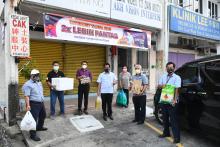 Program Penyerahan Sumbangan Keperluan Asas Ahli Majlis Zon 12