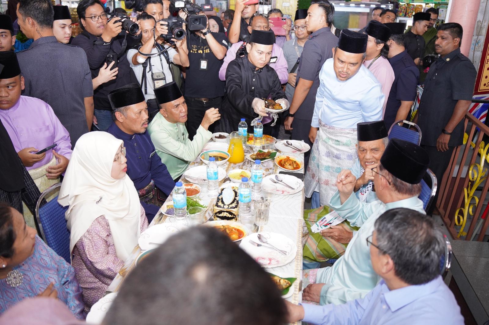 LAWATAN YAB PERDANA MENTERI DATO’ SERI ANWAR IBRAHIM KE SELAYANG