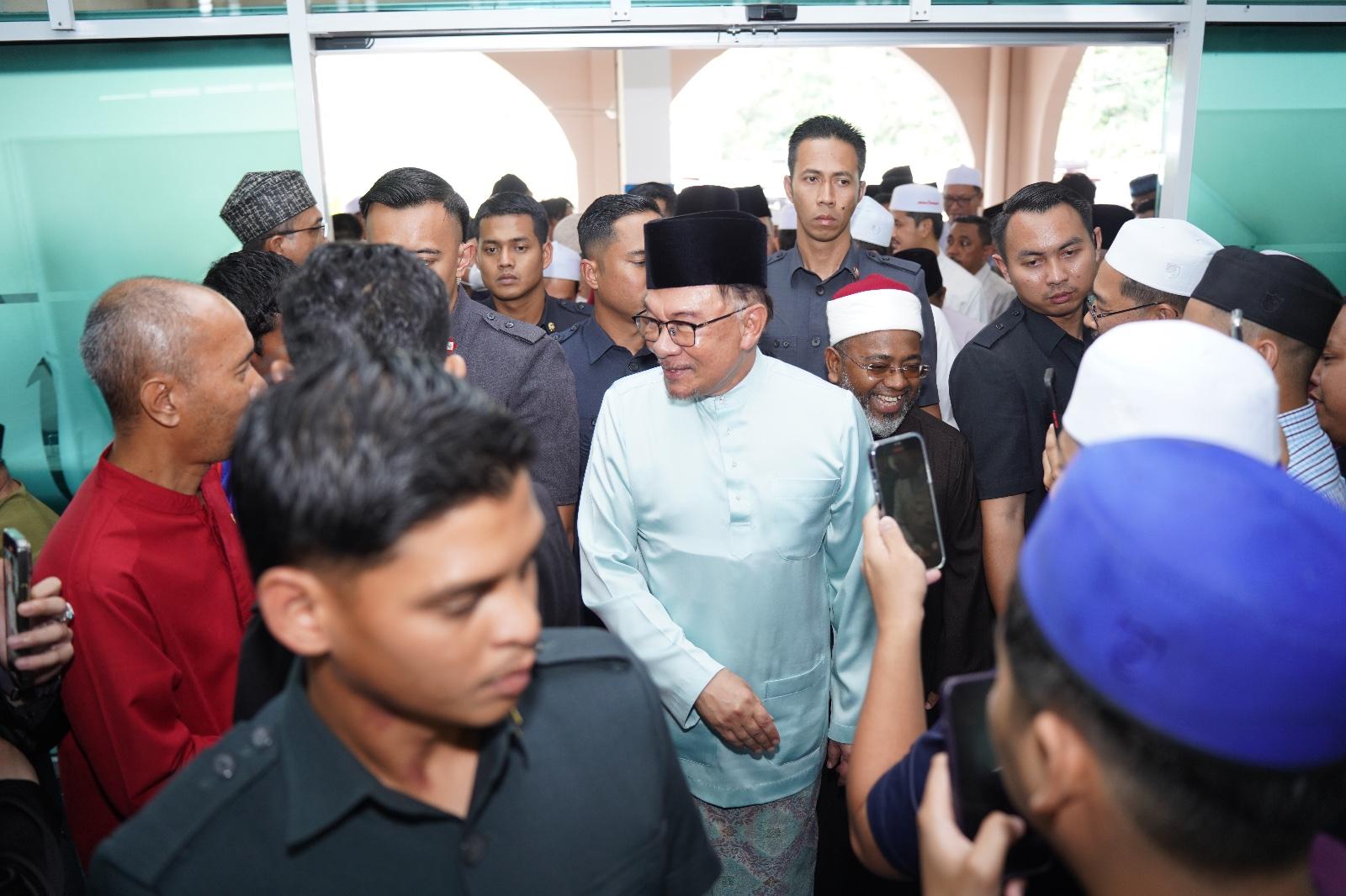 LAWATAN YAB PERDANA MENTERI DATO’ SERI ANWAR IBRAHIM KE SELAYANG