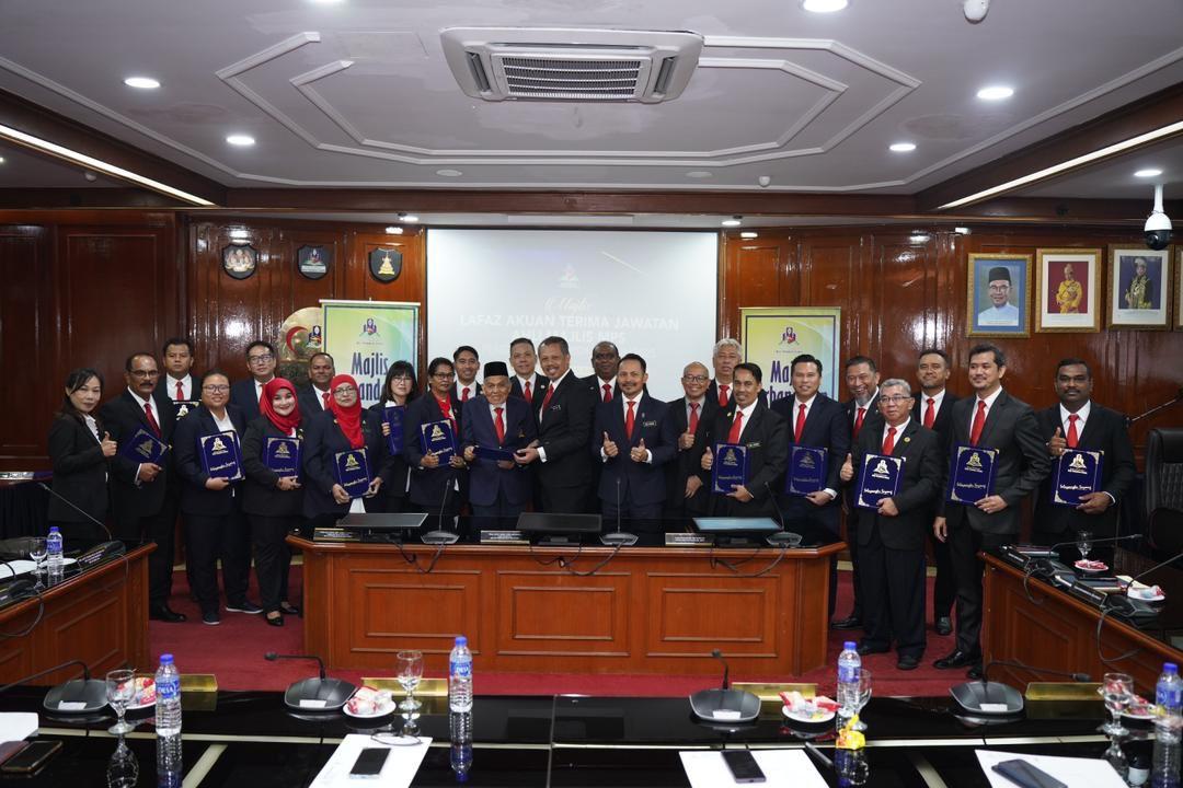 MAJLIS LAFAZ AKUAN TERIMA JAWATAN AHLI MAJLIS MPS