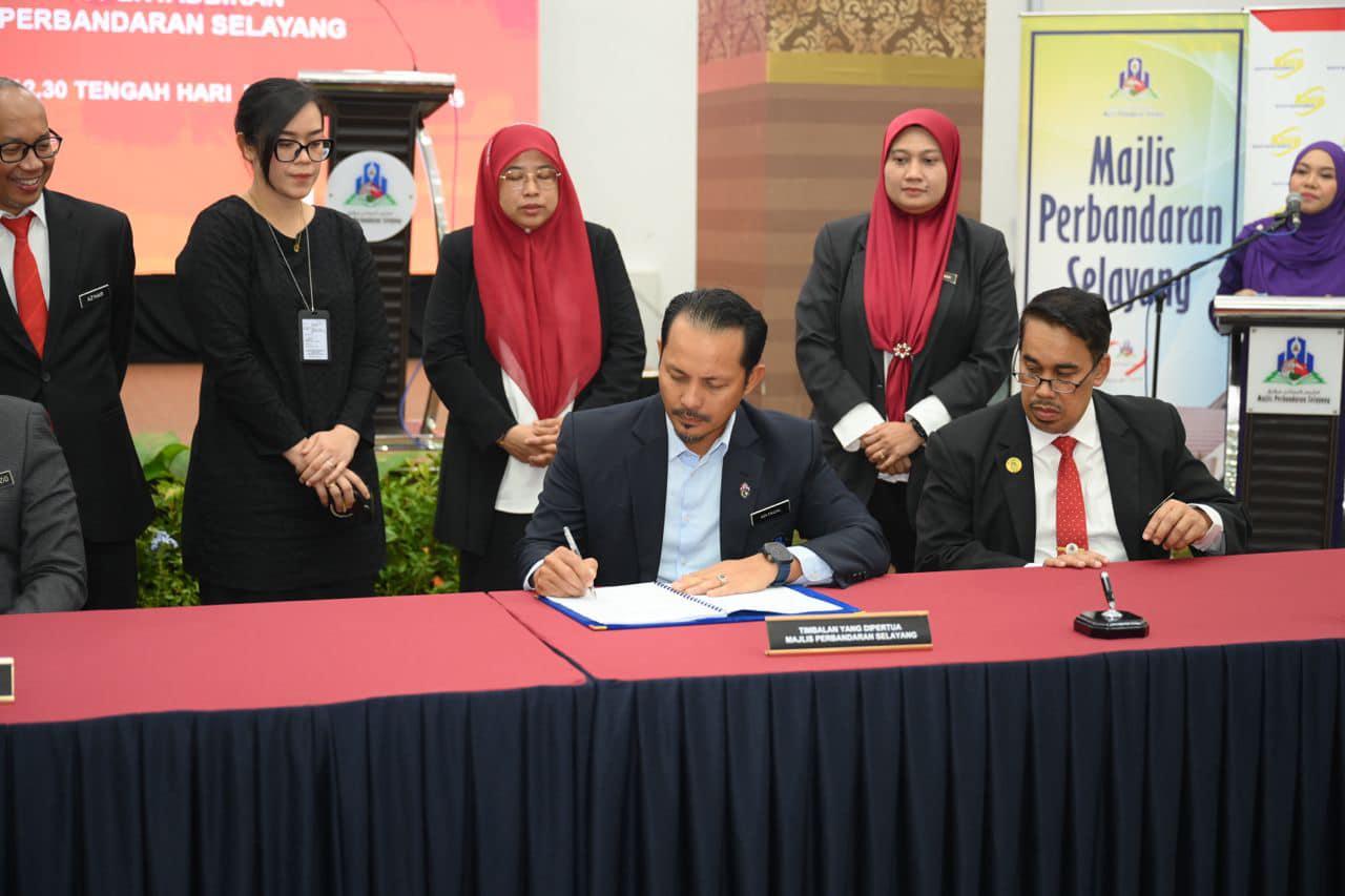 MAJLIS MENANDATANGANI SURAT SETUJU TERIMA (SST)