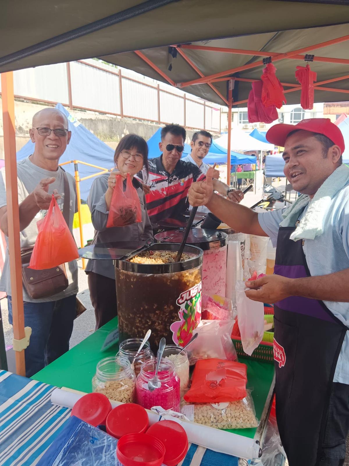 LAWATAN TURUN PADANG KE TAPAK BAZAR RAMADAN BANDAR  RAWANG 