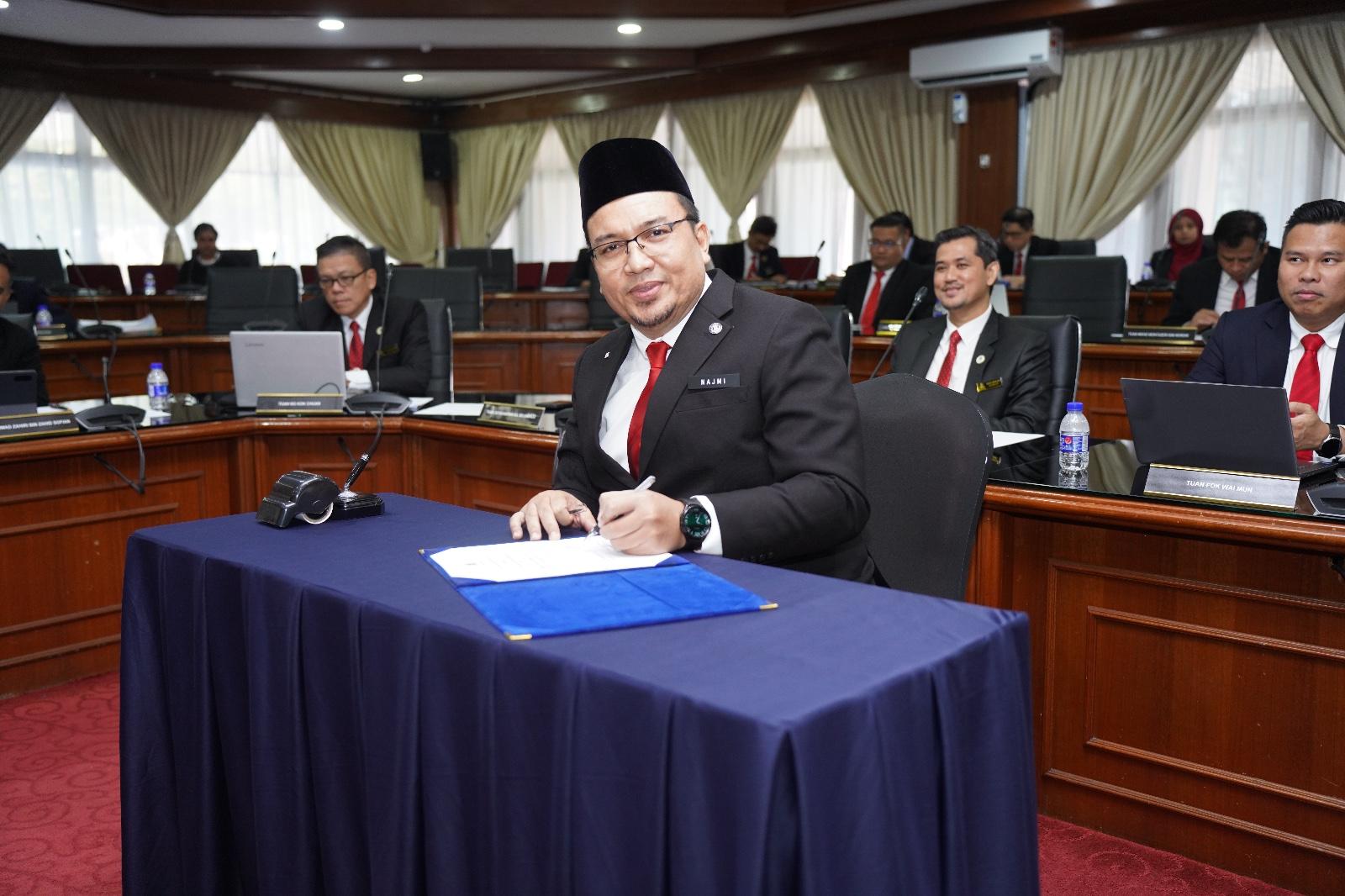 LAFAZ ANGKAT SUMPAH