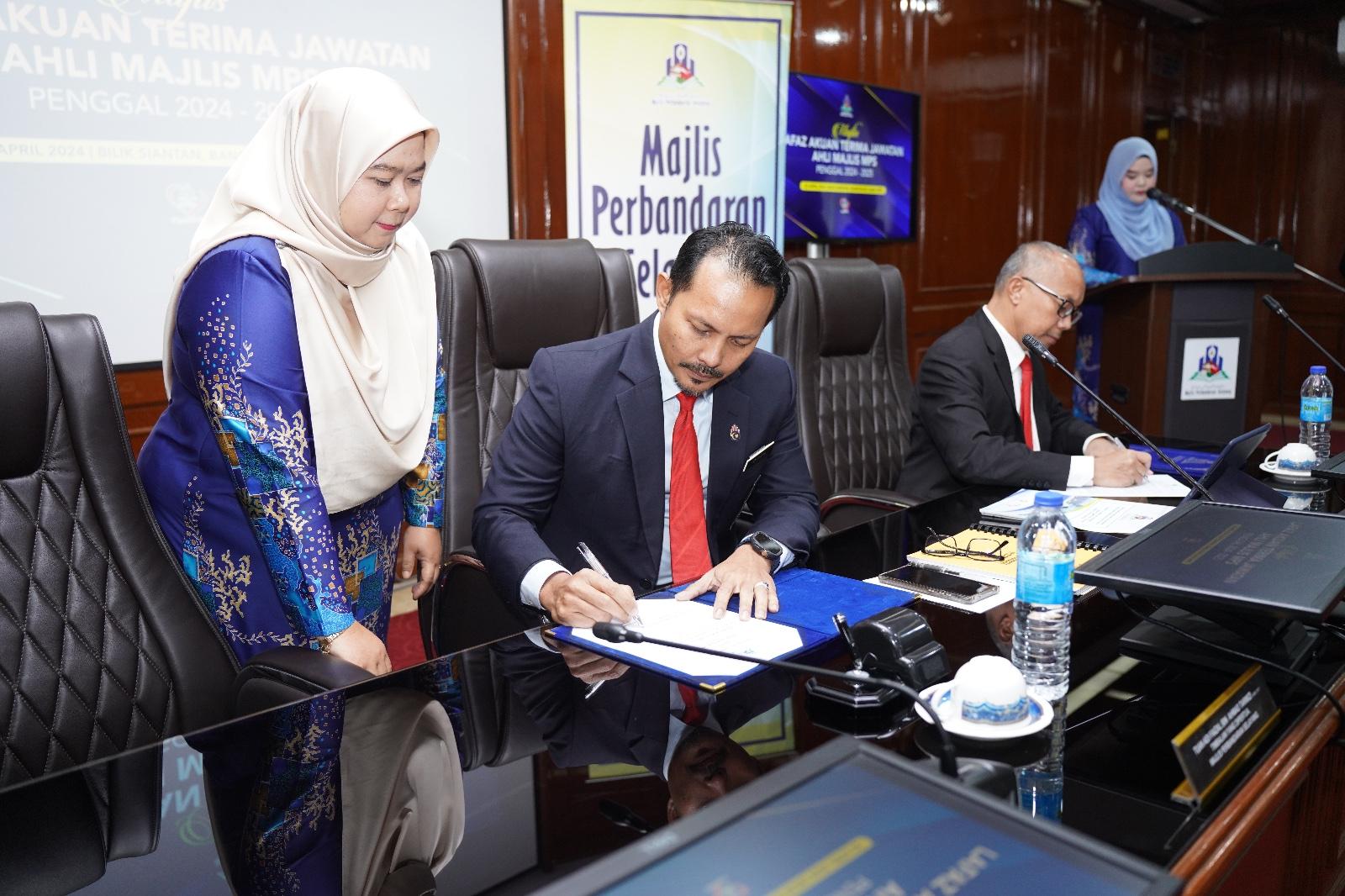 LAFAZ ANGKAT SUMPAH