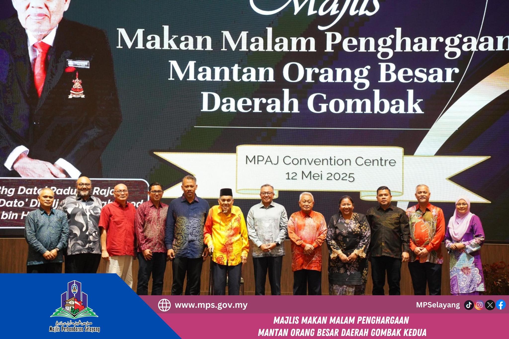 MAJLIS MAKAN MALAM PENGHARGAAN MANTAN ORANG BESAR DAERAH GOMBAK KEDUA