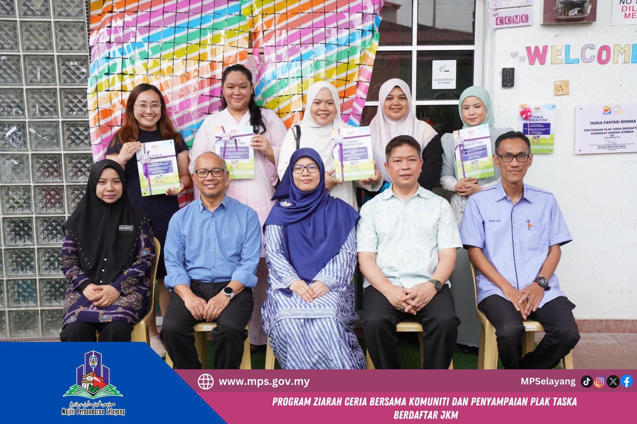 PROGRAM ZIARAH CERIA BERSAMA KOMUNITI DAN PENYAMPAIAN PLAK TASKA BERDAFTAR JKM