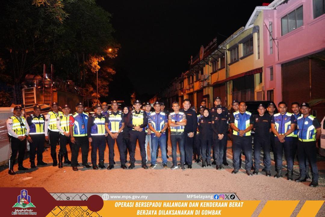 OPS BERSEPADU HALANGAN & KENDERAAN BERAT DI GOMBAK