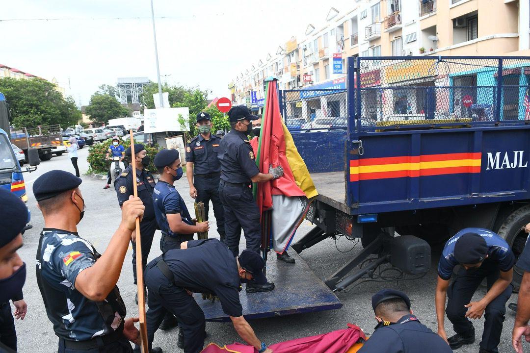 Kafe Langgar SOP PPN Fasa 2 Dan Operasi Sitaan Penjaja Di Petak Parkir Selayang Jaya