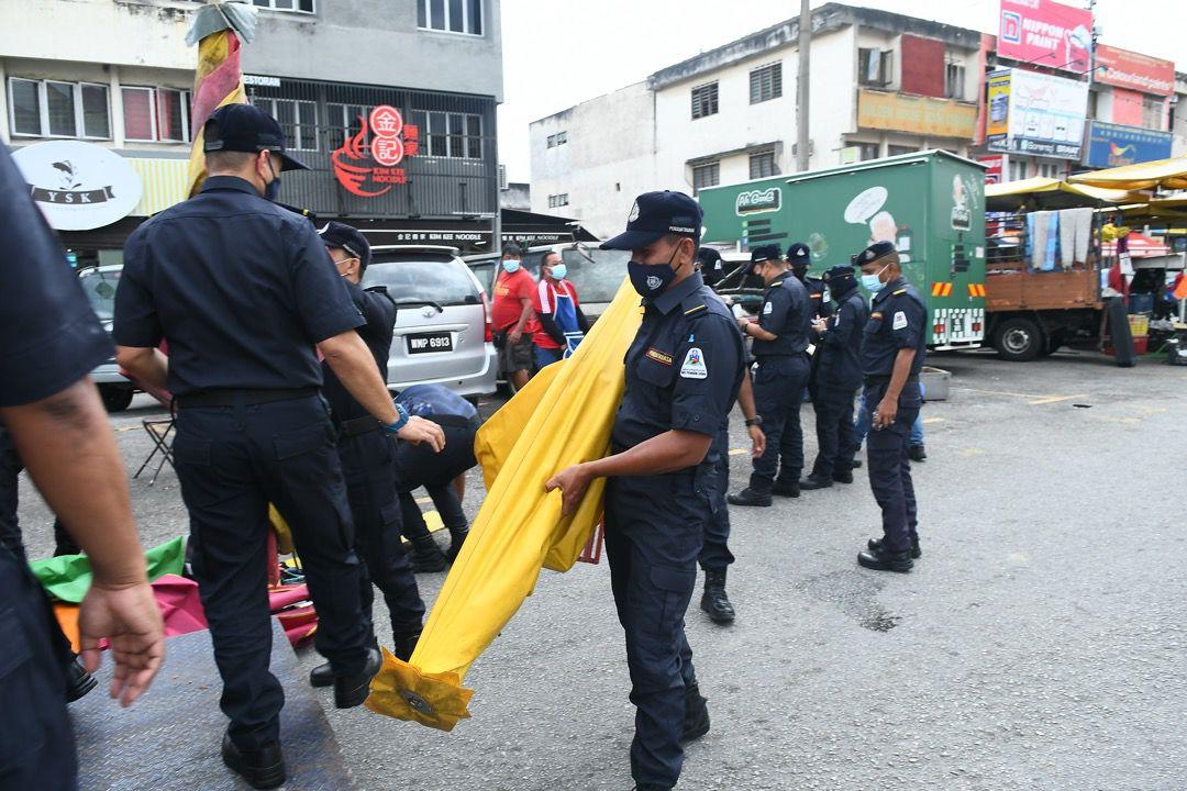 Kafe Langgar SOP PPN Fasa 2 Dan Operasi Sitaan Penjaja Di Petak Parkir Selayang Jaya