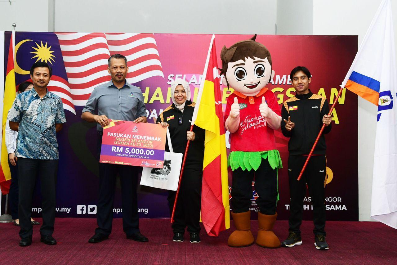 Majlis Penyerahan Sumbangan Dan Bendera Kepada Pasukan Angkat SUKMA Negeri Selangor