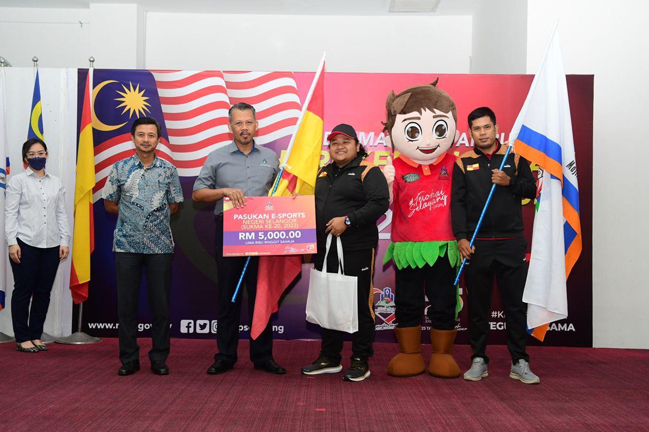 Majlis Penyerahan Sumbangan Dan Bendera Kepada Pasukan Angkat SUKMA Negeri Selangor