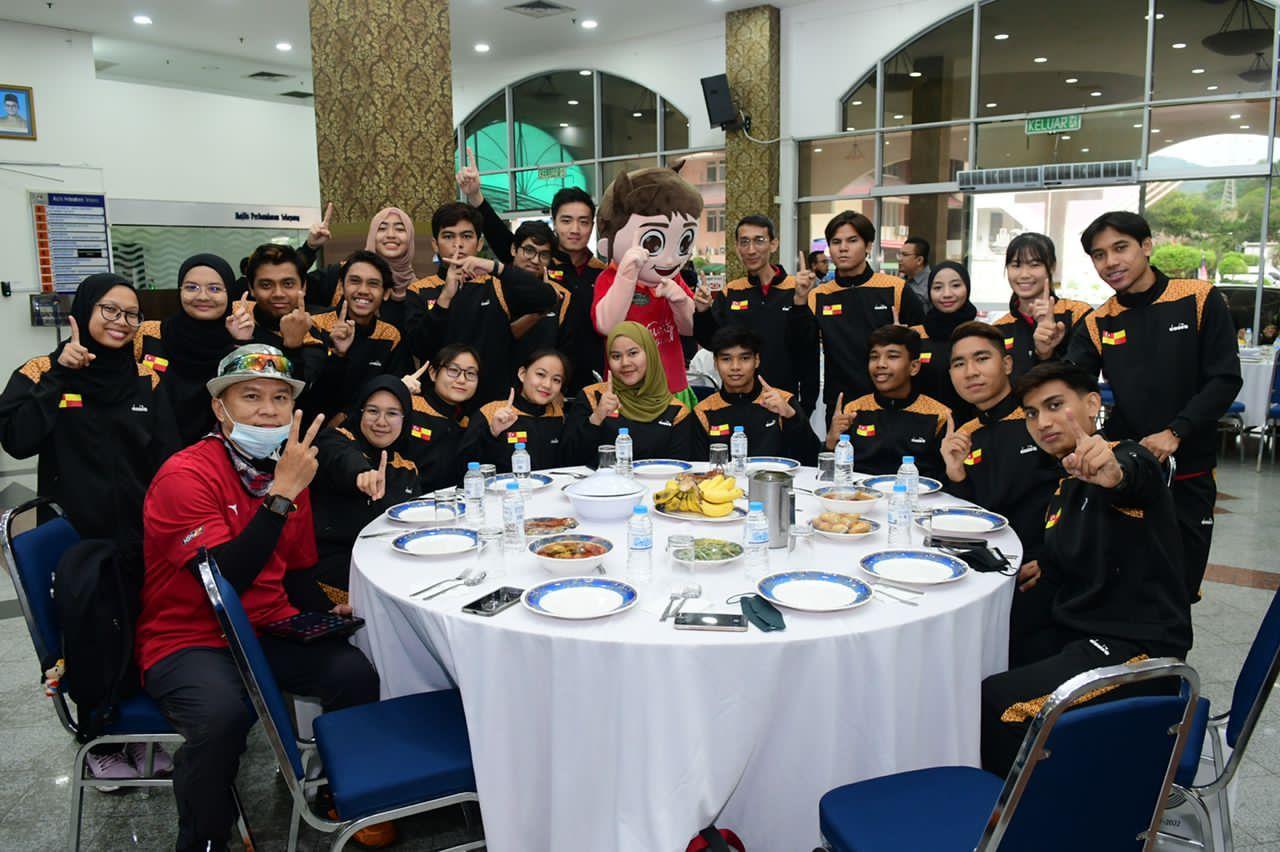 Majlis Penyerahan Sumbangan Dan Bendera Kepada Pasukan Angkat SUKMA Negeri Selangor