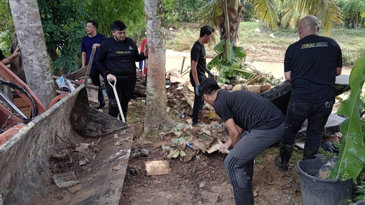 Misi Bantuan Sukarelawan Permbersihan Pasca Banjir MPS Ke Kerling