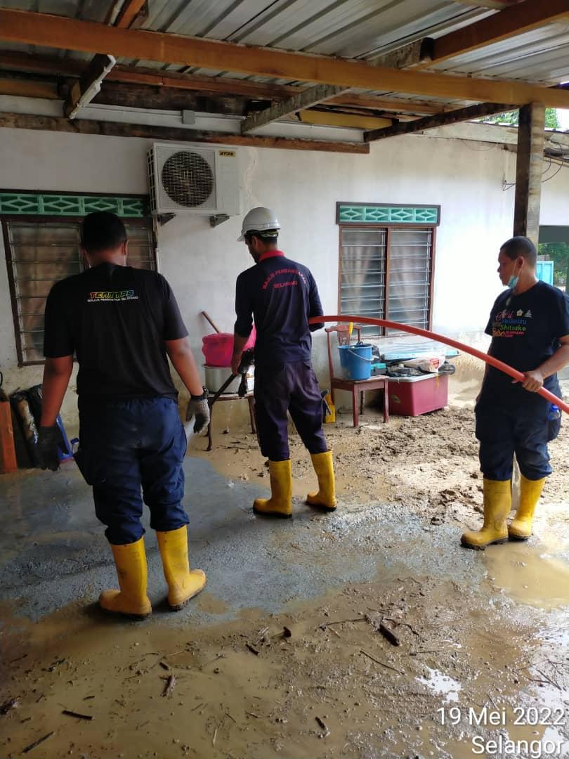 Misi Bantuan Sukarelawan Permbersihan Pasca Banjir MPS Ke Kerling