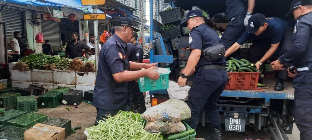 Operasi Membanteras Penjaja Warga Asing