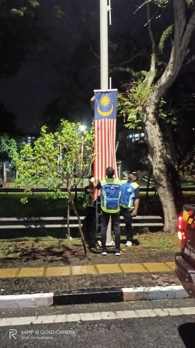 Pemasangan Bendera Sempena Bulan Kebangsaan