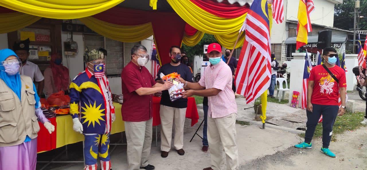 Program Penyerahan Bendera Malaysia Sempena Sambutan Hari Kebangsaan Dan Hari Malaysia