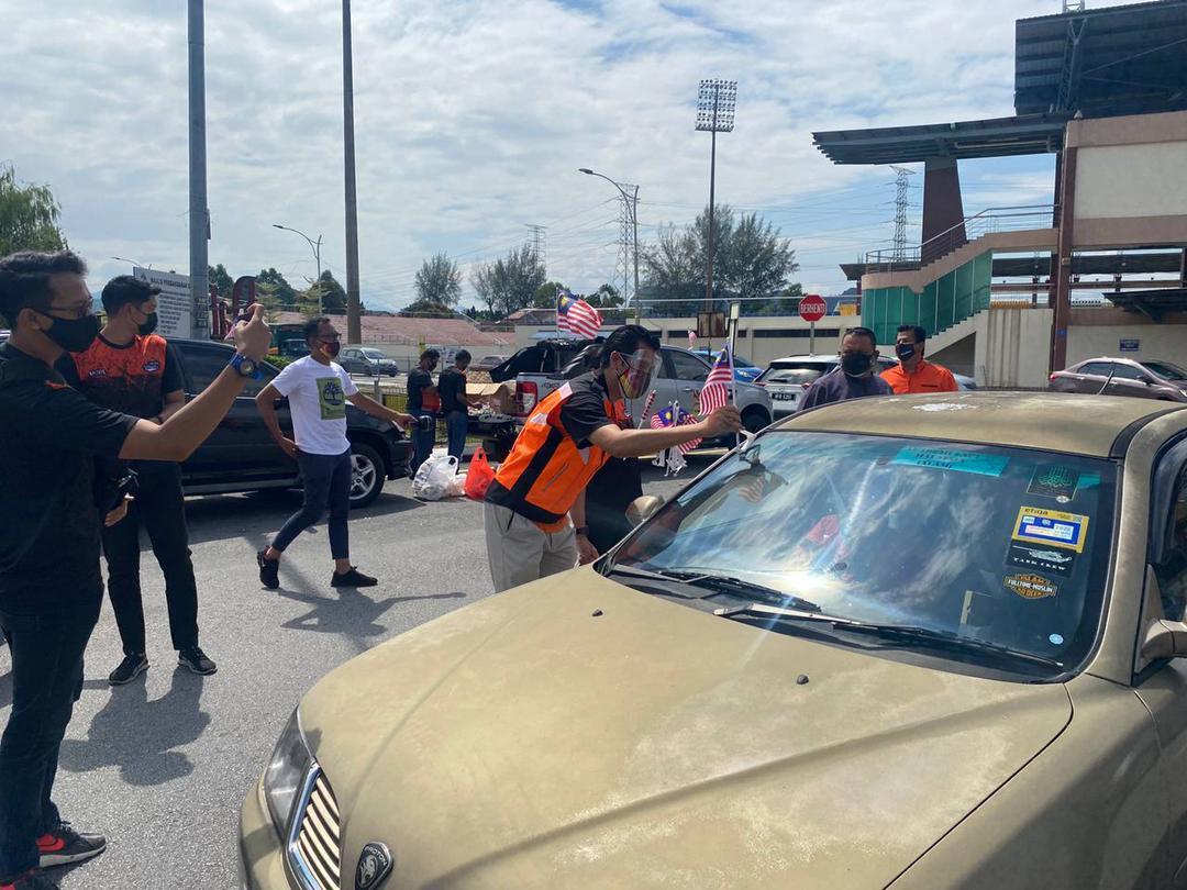 Program Penyerahan Bendera Sempena Sambutan Hari Kebangsaan dan Hari Malaysia