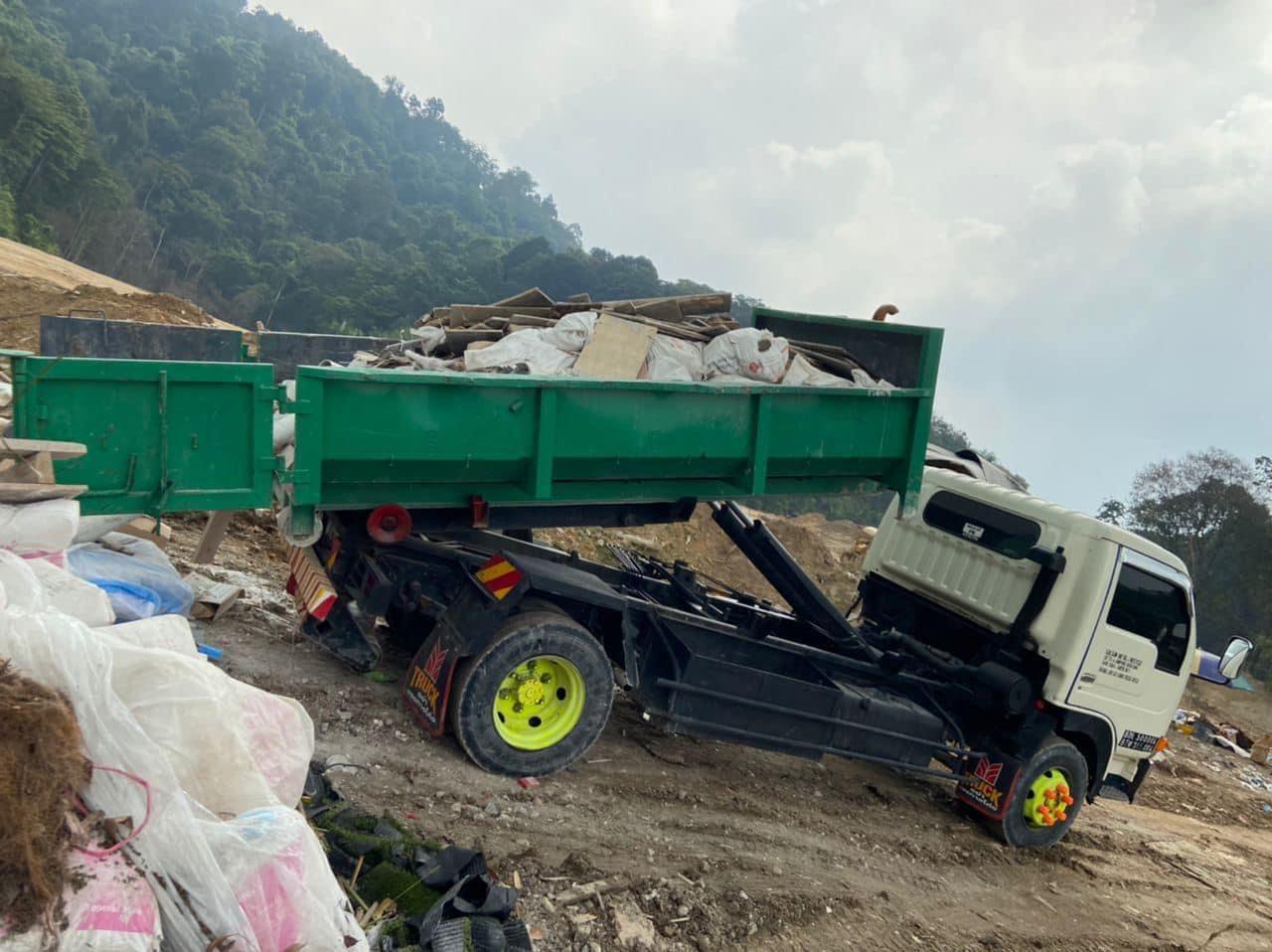 Lagi Lori Sampah Disita 2