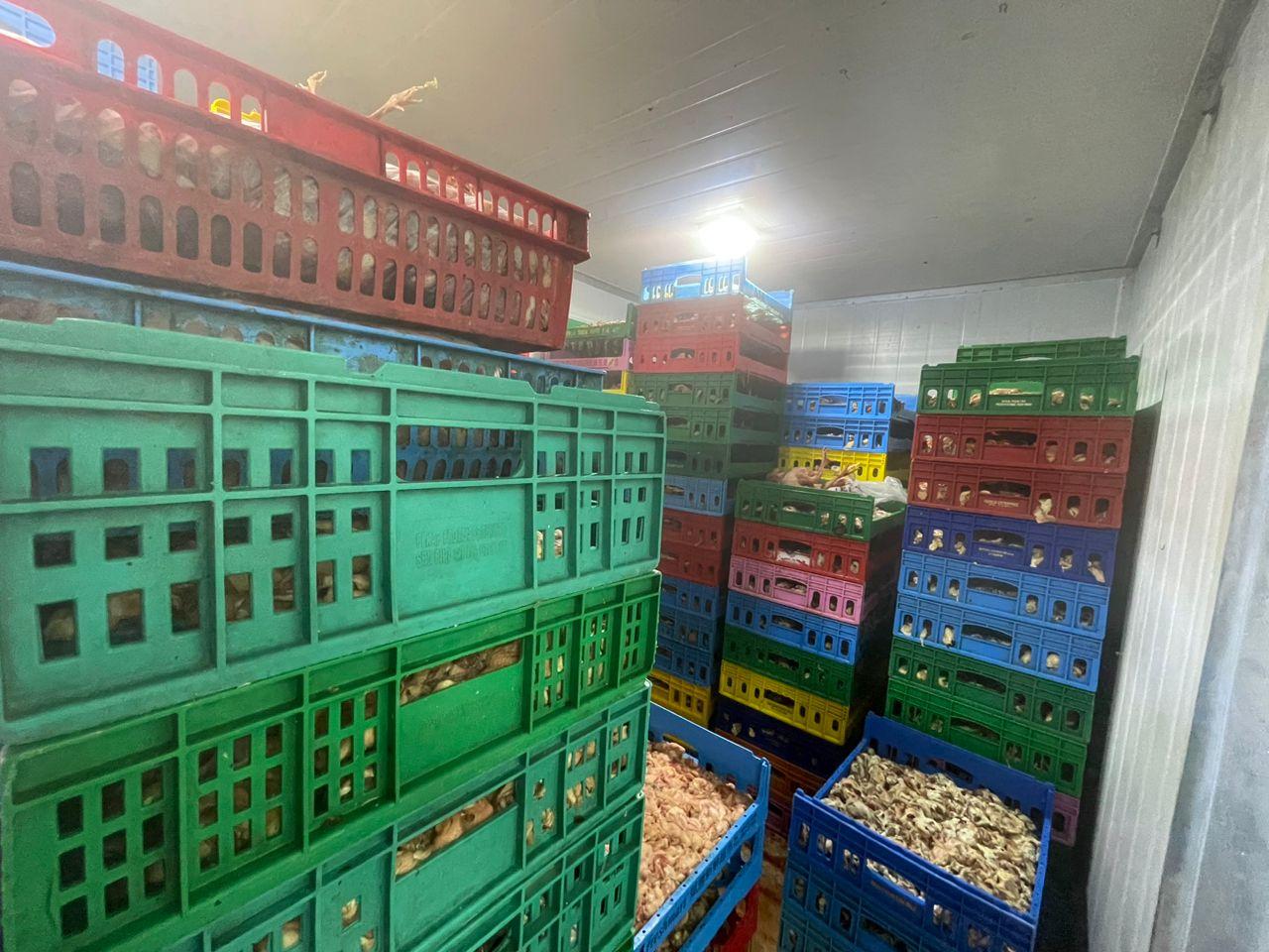 Kilang Memproses Ayam Tanpa Lesen Diserbu