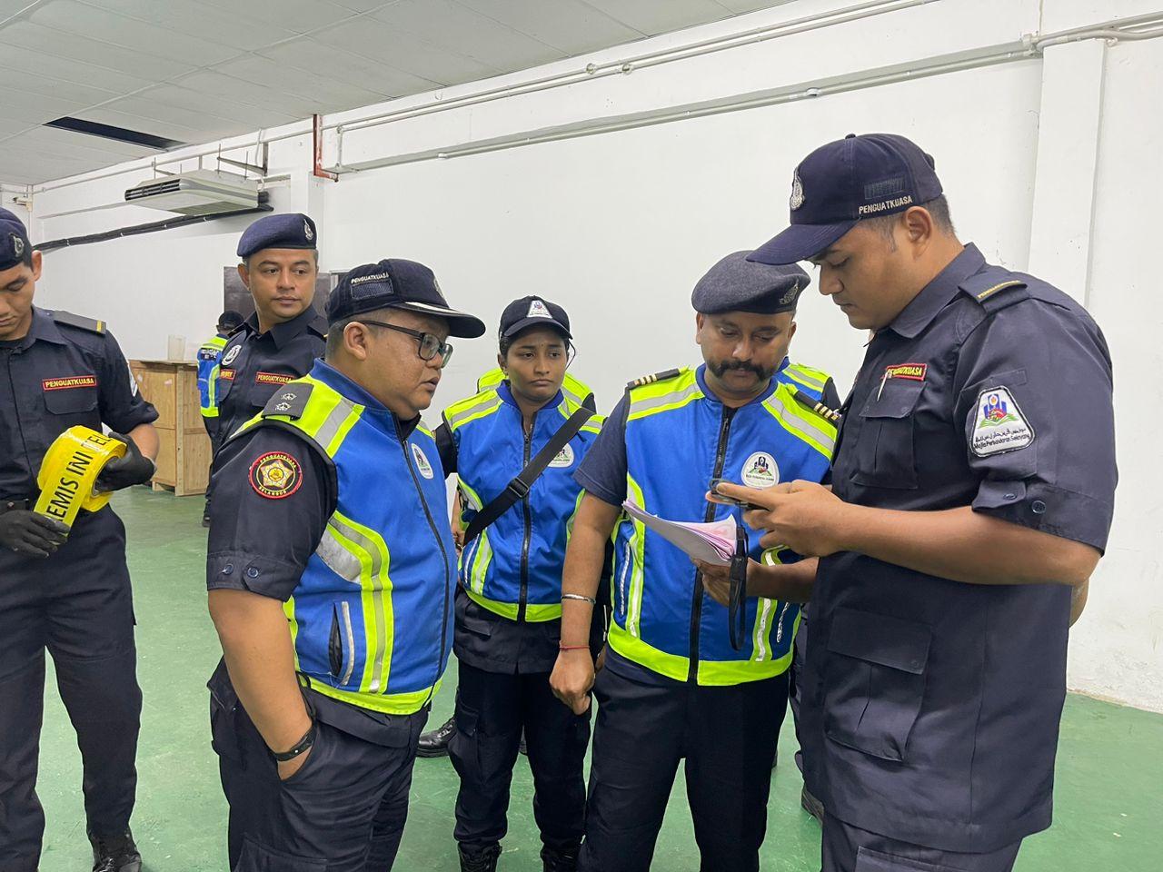 Kilang Memproses Ayam Tanpa Lesen Diserbu