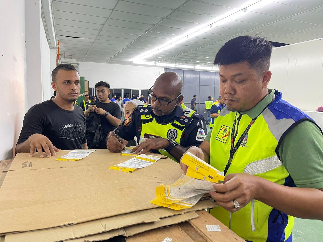 Kilang Memproses Ayam Tanpa Lesen Diserbu