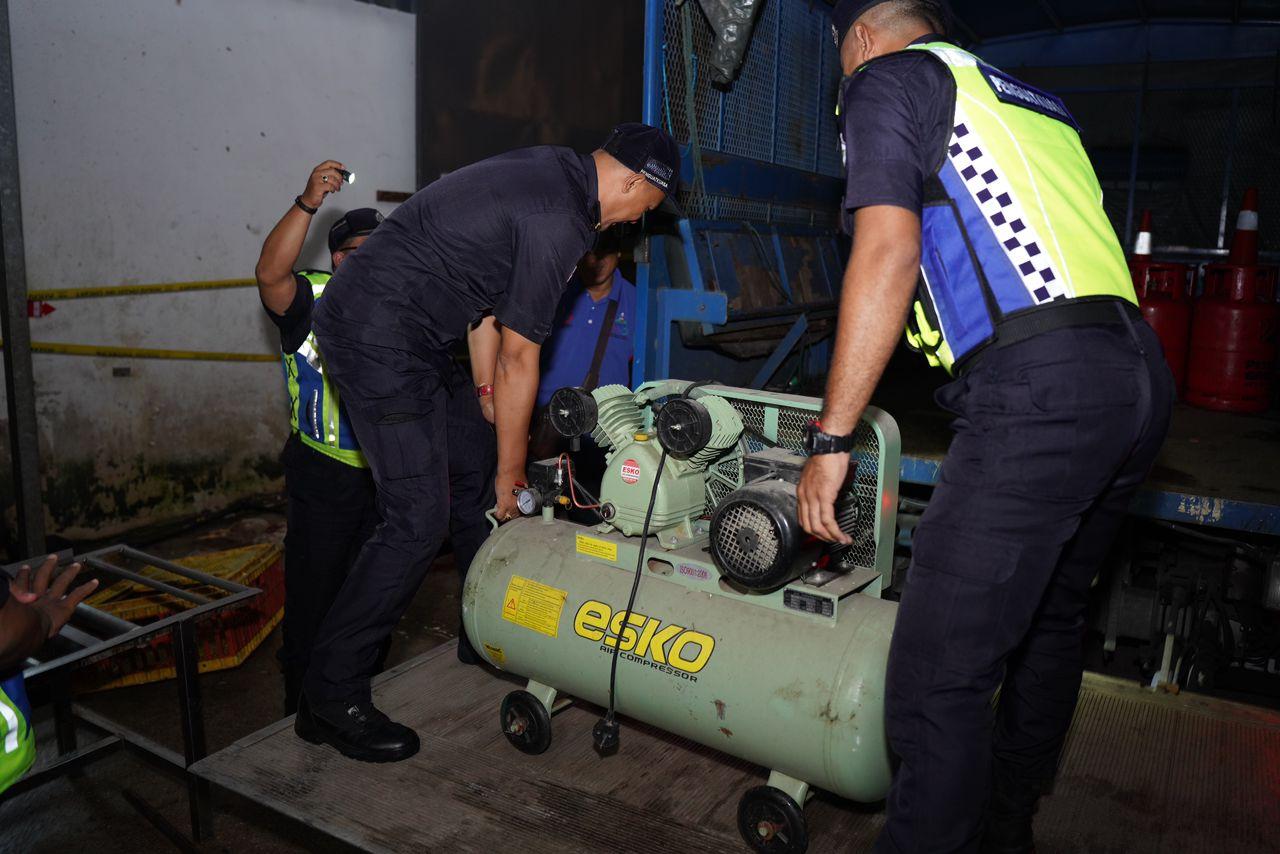Kilang Memproses Ayam Tanpa Lesen Diserbu