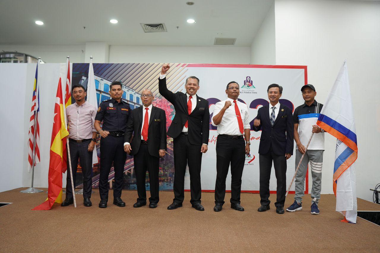 Majlis Penyerahan Bendera Kepada Kontinjen Sukan MPS