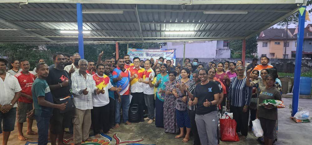 Sumbangan Barang Keperluan Sempena Perayaan Deepavali Oleh Ahli Majlis MPS Zon 18
