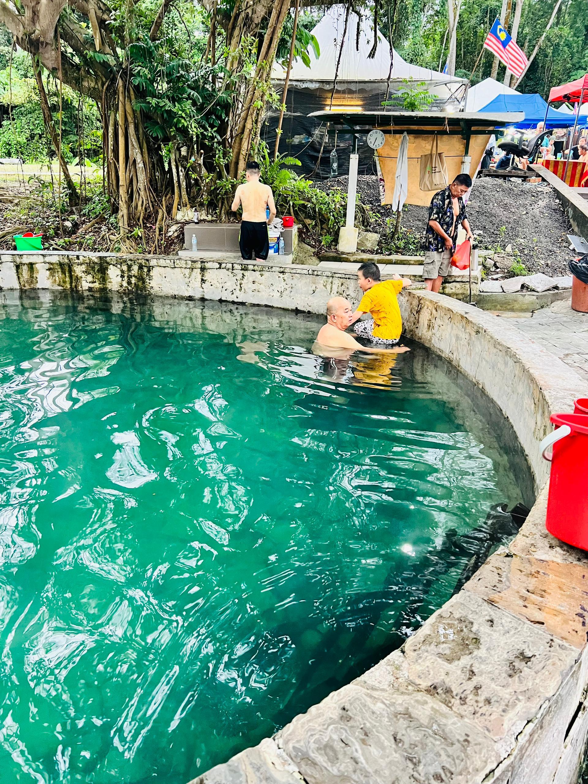 Majlis Minum Petang Bersama Pengunjung Kolam Air Panas Selayang