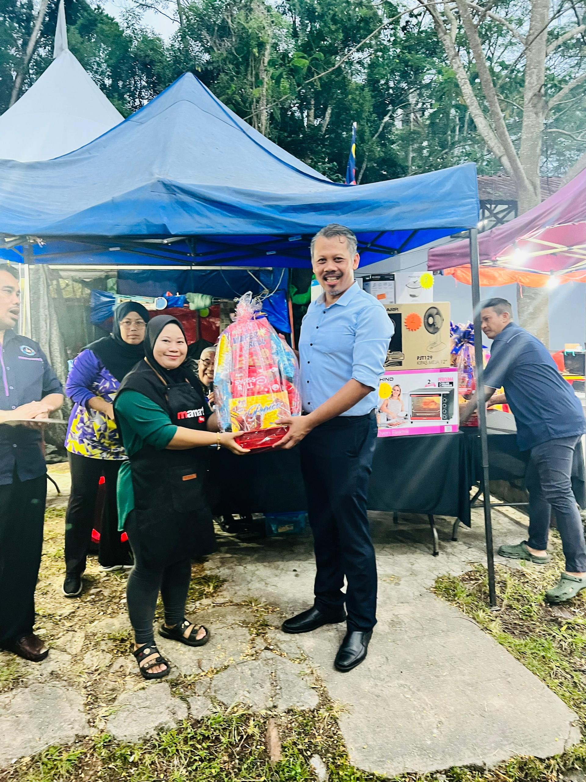 Majlis Minum Petang Bersama Pengunjung Kolam Air Panas Selayang